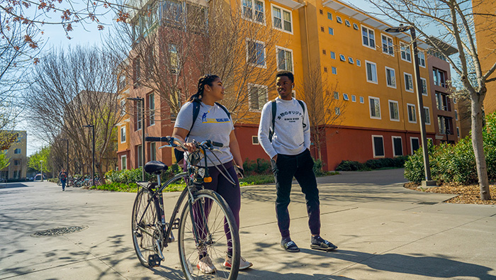 Students stroll through Tercero