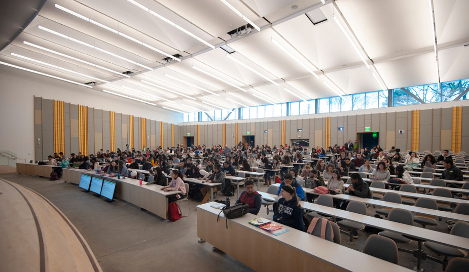 California Hall, interior, seats filling up