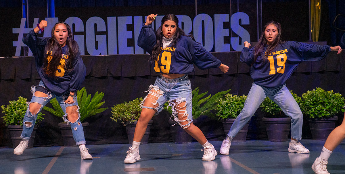 MK Modern dances during Fall Welcome.